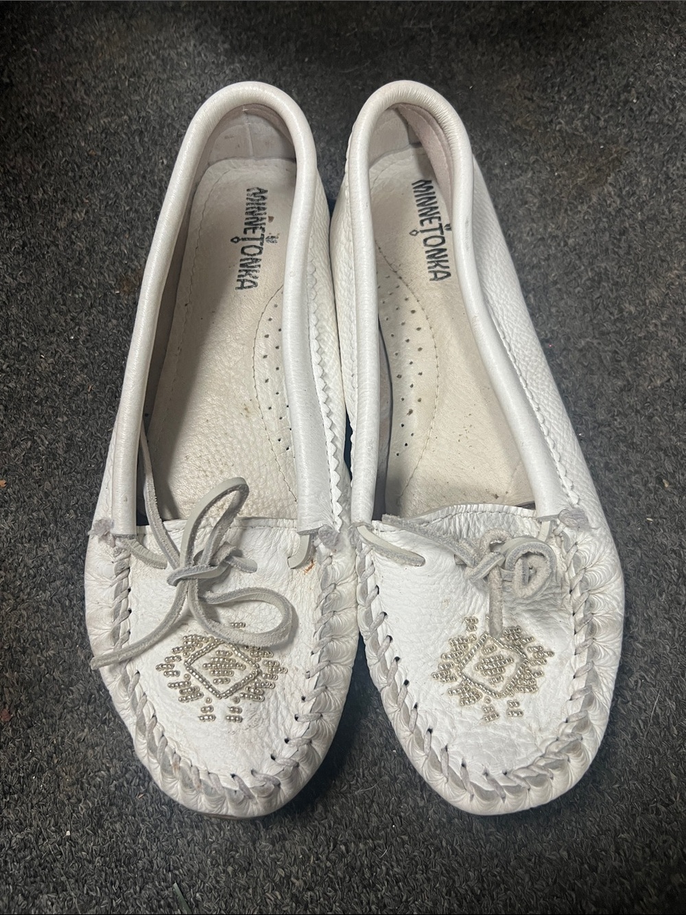Minnetonka White Leather Moccasins with Beaded Embroidery